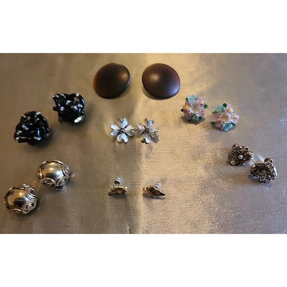 VINTAGE CLIP ON SCREW ON  & REGULAR EARRINGS LOT OF 7 - Picture 1 of 16